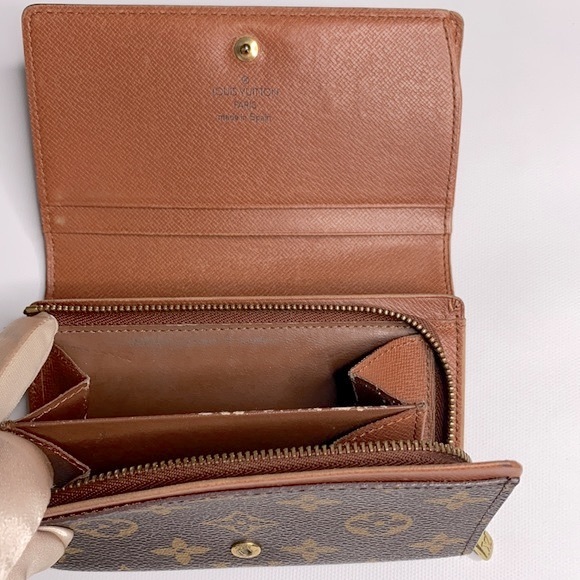 LOUIS VUITTON Monogram Trésor Wallet - Picture 4 of 15